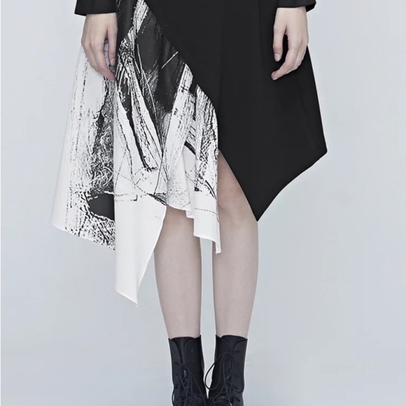 S.Deer SDeer graphic print skirt size 2-4. - Picture 3 of 7